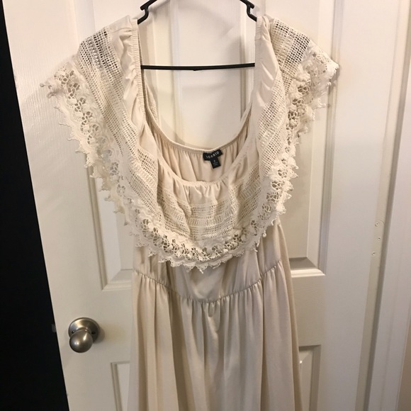 lace hem off the shoulder V Dress - Picture 2 of 4